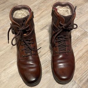 *USED* UGG Kesey Waterproof Boot